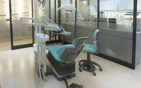Abdelmoumen Dental Center image