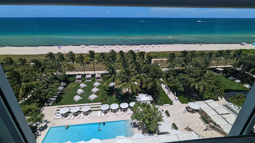 Luxury Hotel «Four Seasons Hotel at The Surf Club, Surfside, Florida», reviews and photos, 9101 Collins Ave, Surfside, FL 33154, USA