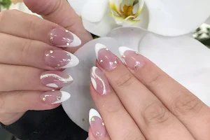 Vo's Nails image