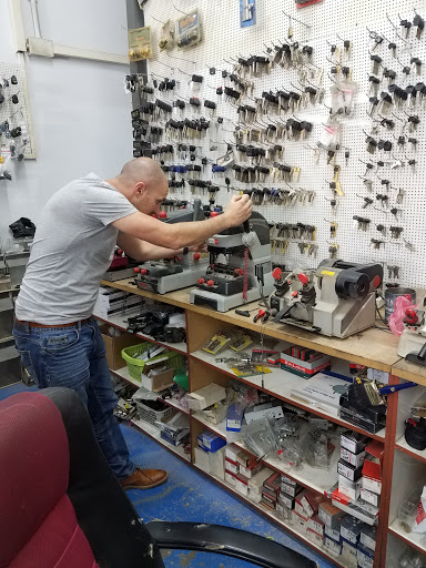 Locksmith «Universal Locksmith LLC», reviews and photos, 6807 Visitors Cir a, Orlando, FL 32819, USA