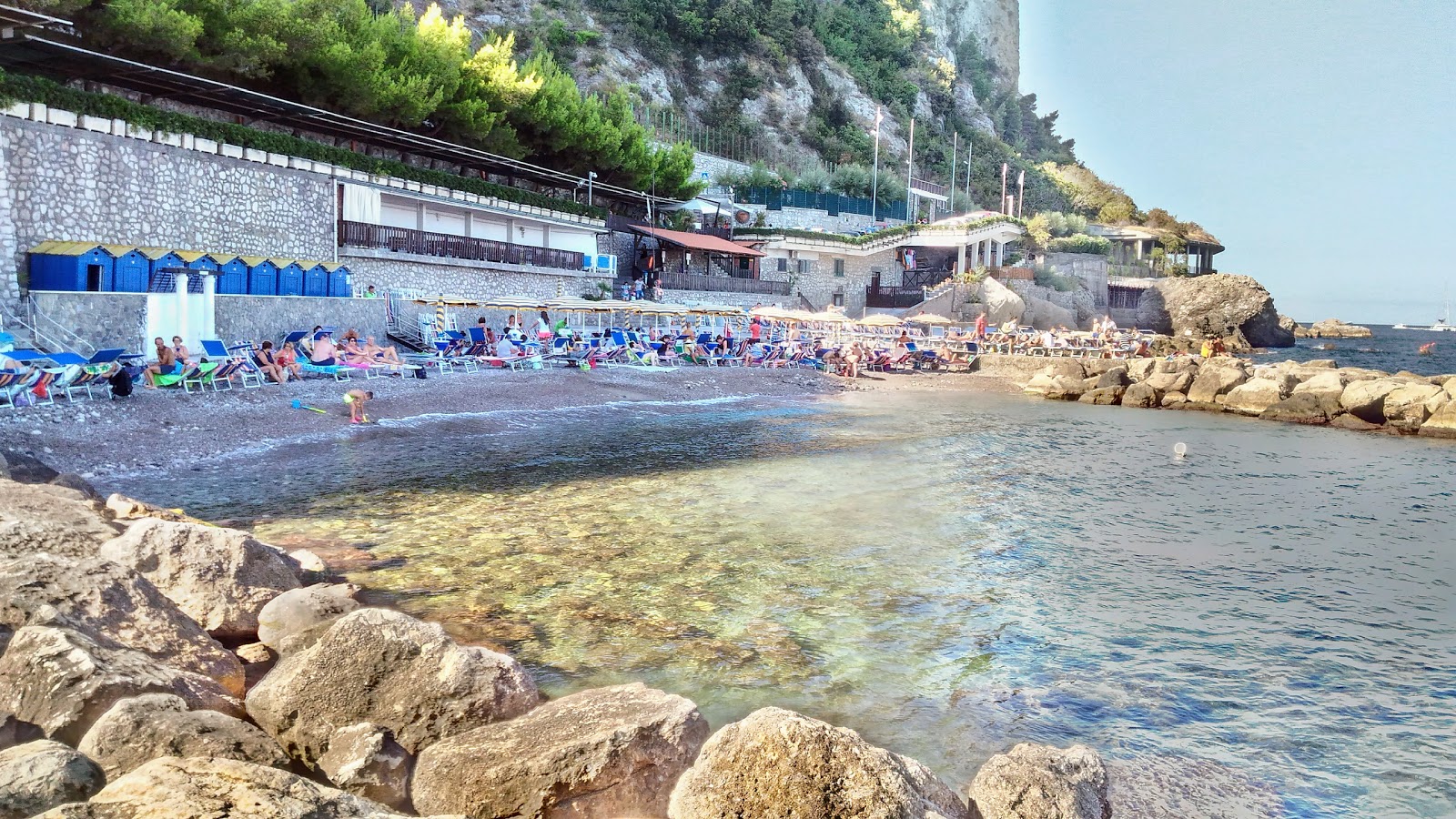 Zdjęcie Famous Beach z poziomem czystości wysoki