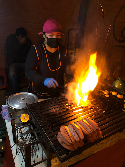 Anticuchos Claudia Los mejores de Quintanilla y Co - JV4Q+H68, Av. Maximiliano Kolbe, Cochabamba, Bolivia