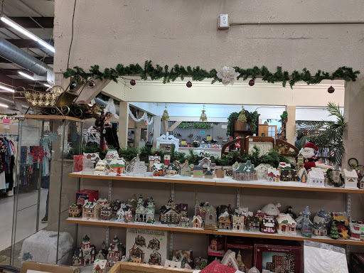 Thrift Store «Snowline Hospice Thrift Store Folsom», reviews and photos, 616 E Bidwell St, Folsom, CA 95630, USA