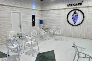 کافه بستنی قصر یخی image