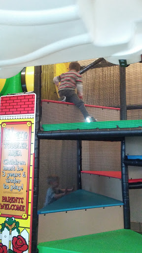 Shopping Mall «Miracle Mile Shopping Center», reviews and photos, 4100 William Penn Hwy, Monroeville, PA 15146, USA