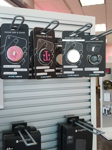 Cell Phone Store «T-Mobile», reviews and photos, 1208 Missouri Ave N, Largo, FL 33770, USA