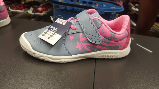 Stores to buy women's padel shoes Cairo