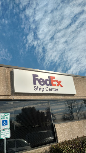 Shipping and Mailing Service «FedEx Ship Center», reviews and photos, 2802 Osler Dr, Grand Prairie, TX 75051, USA