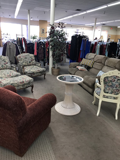 Thrift Store «Society of St. Vincent de Paul - Thunderbird Thrift Store», reviews and photos, 3547 W Thunderbird Rd, Phoenix, AZ 85053, USA