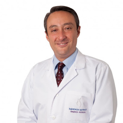 Dr. Alexander Mendoza, Cirujano plástico