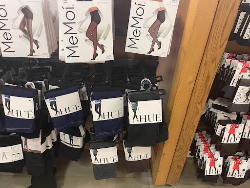 Shoe Store «DSW Designer Shoe Warehouse», reviews and photos, 113 Mill Plain Rd, Danbury, CT 06811, USA