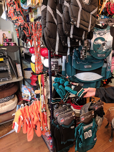 Pet Supply Store «BONeJOUR Pet Supply and Dog Wash», reviews and photos, 53 N 3rd St, Philadelphia, PA 19106, USA