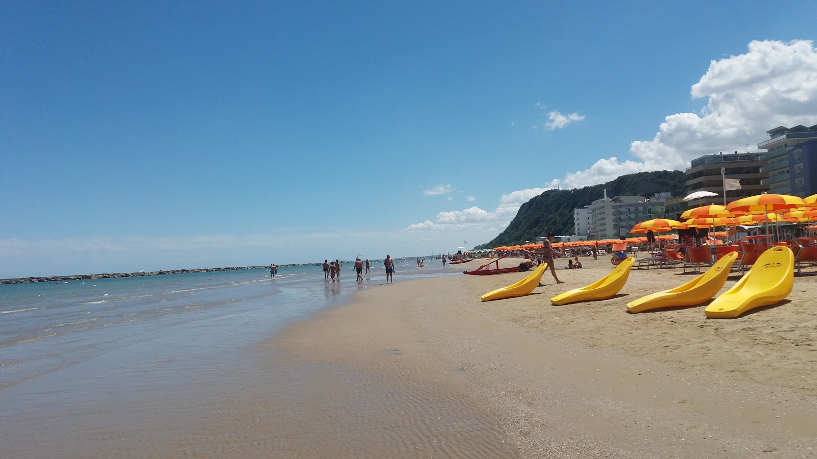 Fotografija Pesaro beach II in naselje