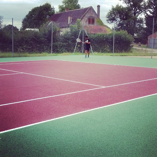 Terrain De Tennis à Cussy-les-Forges
