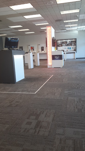Cell Phone Store «Verizon Authorized Retailer - A Wireless», reviews and photos, 5849 W Northern Ave #100, Glendale, AZ 85301, USA