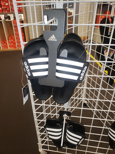 Shoe Store «DSW Designer Shoe Warehouse», reviews and photos, 23171 W Outer Dr, Allen Park, MI 48101, USA