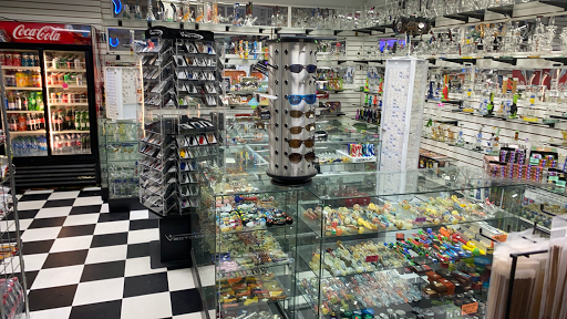 Tobacco Shop «HN Smoke Shop», reviews and photos, 4215 N 19th Ave, Phoenix, AZ 85015, USA