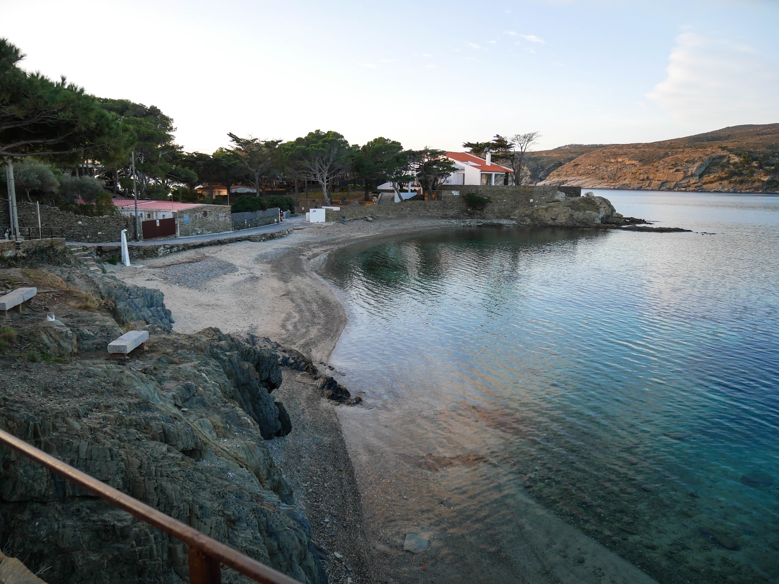 Foto van Platja del Ros met kleine baai