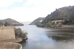 Paseo Por El Lago San Roque image