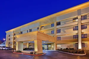 La Quinta Inn & Suites by Wyndham Springdale image