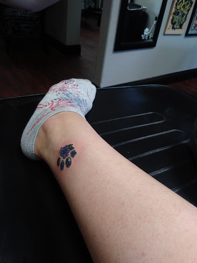 Tattoo Shop «Catch 22 Tattoo», reviews and photos, 1505 Madison Ave, Painesville, OH 44077, USA