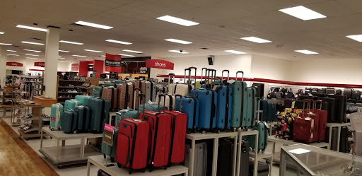 Department Store «T.J. Maxx & HomeGoods», reviews and photos, 111 Taunton St, Plainville, MA 02762, USA