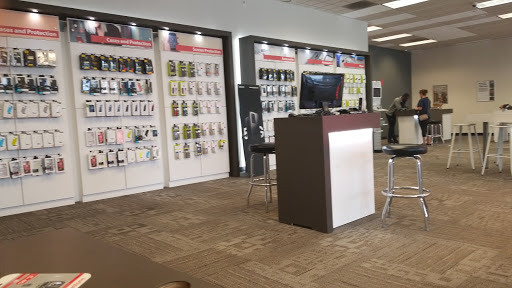 Cell Phone Store «Verizon Authorized Retailer - A Wireless», reviews and photos, 5849 W Northern Ave #100, Glendale, AZ 85301, USA