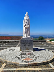 Estátua da Rainha Santa Isabel