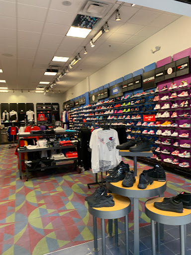 Shoe Store «Foot Locker», reviews and photos, 184 Exton Square Mall, Exton, PA 19341, USA