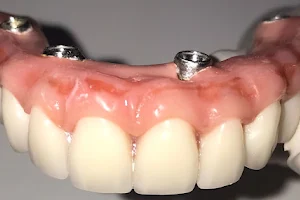 Clínica Odontológica Lourinho LTDA Lentes de Contato Facetas Resina Dentista Fortaleza Urgências 24h Implantes Prótese Botox image