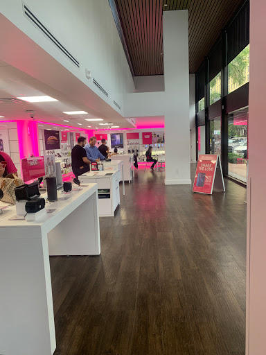 Cell Phone Store «T-Mobile», reviews and photos, 280 Alhambra Cir, Coral Gables, FL 33134, USA