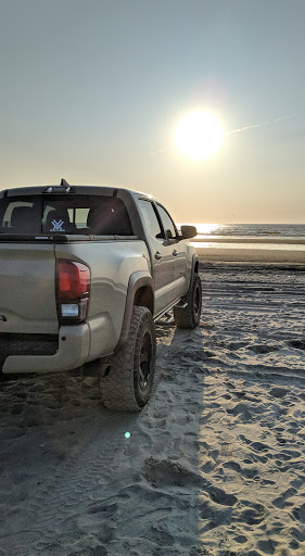 Auto Body Shop «J & W CARSTAR Coll Repair Ctr», reviews and photos, 1100 NE Lafayette Ave, McMinnville, OR 97128, USA