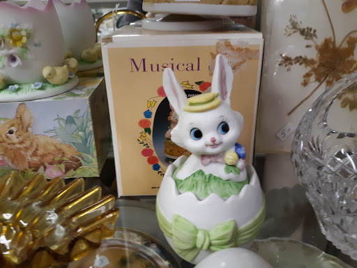 Antique Store «Englishtown Antiques & Used», reviews and photos, 42 Main St, Englishtown, NJ 07726, USA