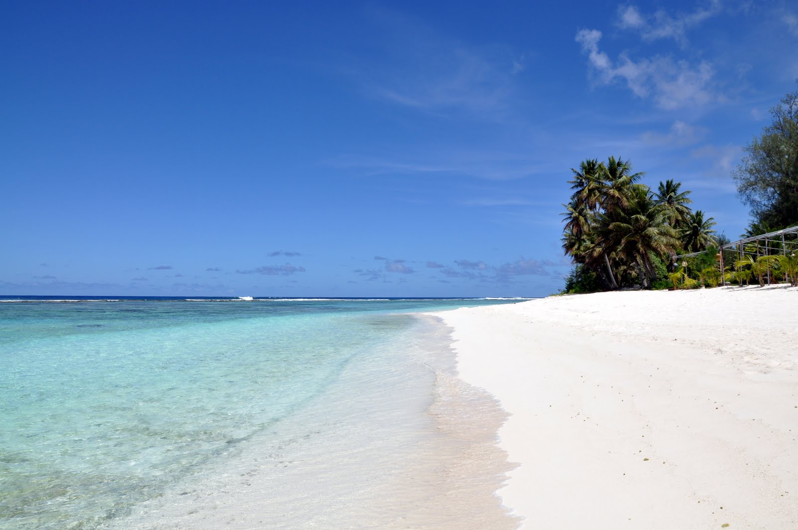 Foto von Teteto Beach mit weißer sand Oberfläche