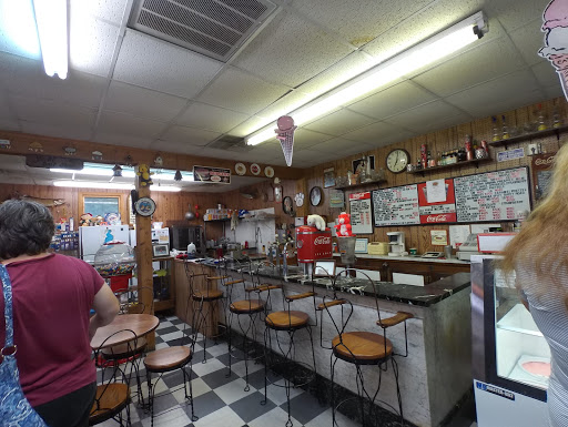 Ice Cream Shop «Monona Bait & Ice Cream Shop», reviews and photos, 4516 Winnequah Rd, Monona, WI 53716, USA