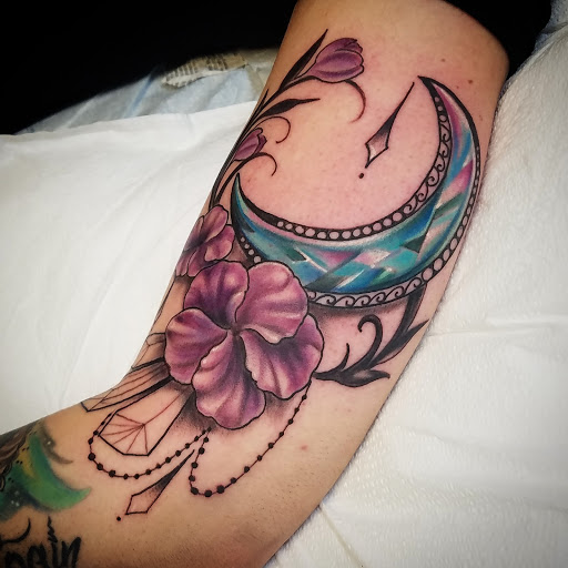 Tattoo Shop «Vertigo Gallery Tattoo», reviews and photos, 17645 SE Stark St, Portland, OR 97233, USA