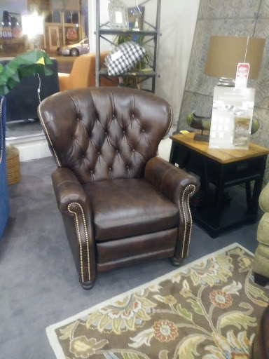 Furniture Store «Schmitt Furniture», reviews and photos, 101 E Main St, New Albany, IN 47150, USA