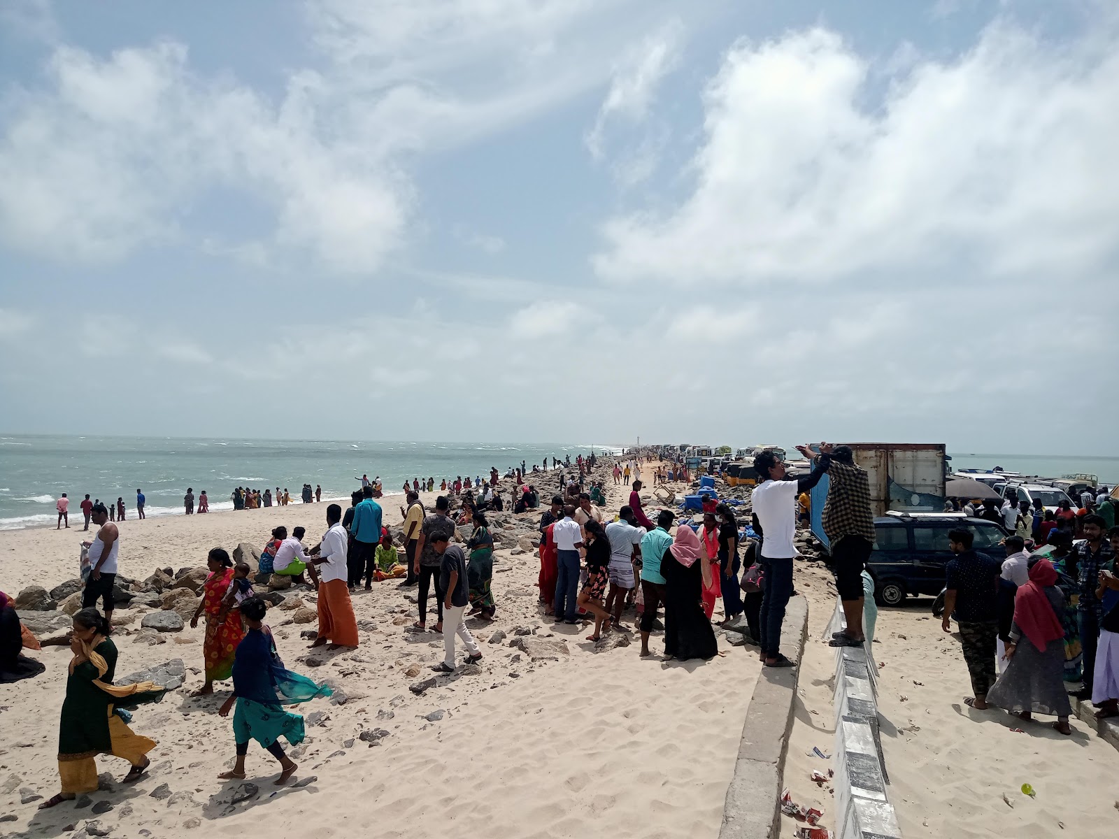 Φωτογραφία του Arichal Munai Beach και η εγκατάσταση