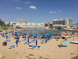 Photo de Plage de Pernera zone des équipements