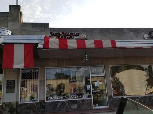 Shopping Mall «Cary Court Park & Shop», reviews and photos, 3144 W Cary St, Richmond, VA 23221, USA