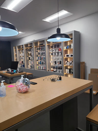 Cell Phone Store «Verizon Authorized Retailer - Wireless Zone», reviews and photos, 139 Elm St, New Canaan, CT 06840, USA