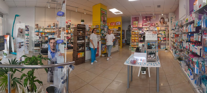 Farmacia La Orilla.- Mª Begoña Bordón García. C. Bécquer, 21, 35110 Santa Lucía de Tirajana, Las Palmas, España