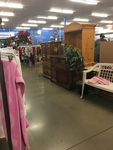 Thrift Store «Higley & Queen Creek Goodwill Retail Store & Donation Center», reviews and photos, 4570 S Higley Rd, Gilbert, AZ 85297, USA