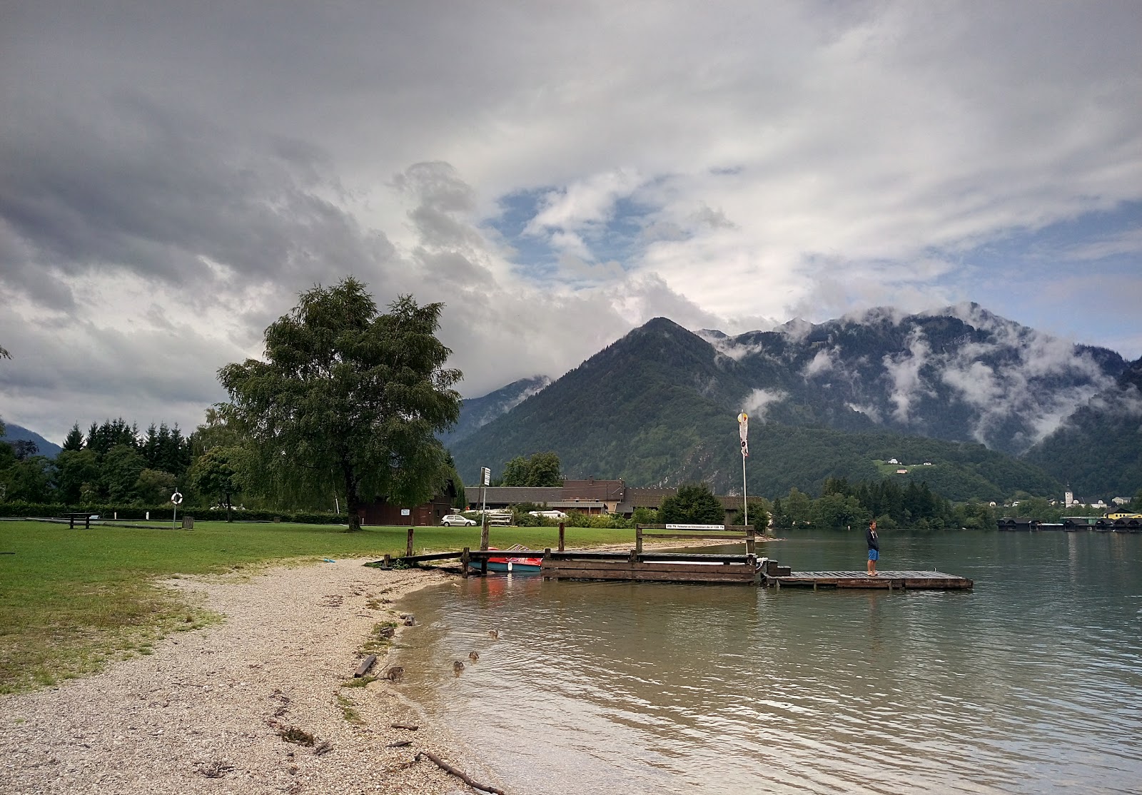 Fotografie cu Badeplatz Rindbach Strand cu o linie de coastă dreaptă