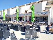 Atmosphère du Restaurant méditerranéen Brasserie La Plage - Au bord de l'étang - Vue sur Sète à Mèze - n°18