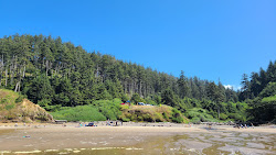 Indian Beach Oregon'in fotoğrafı geniş bir kıyı şeridi ile birlikte