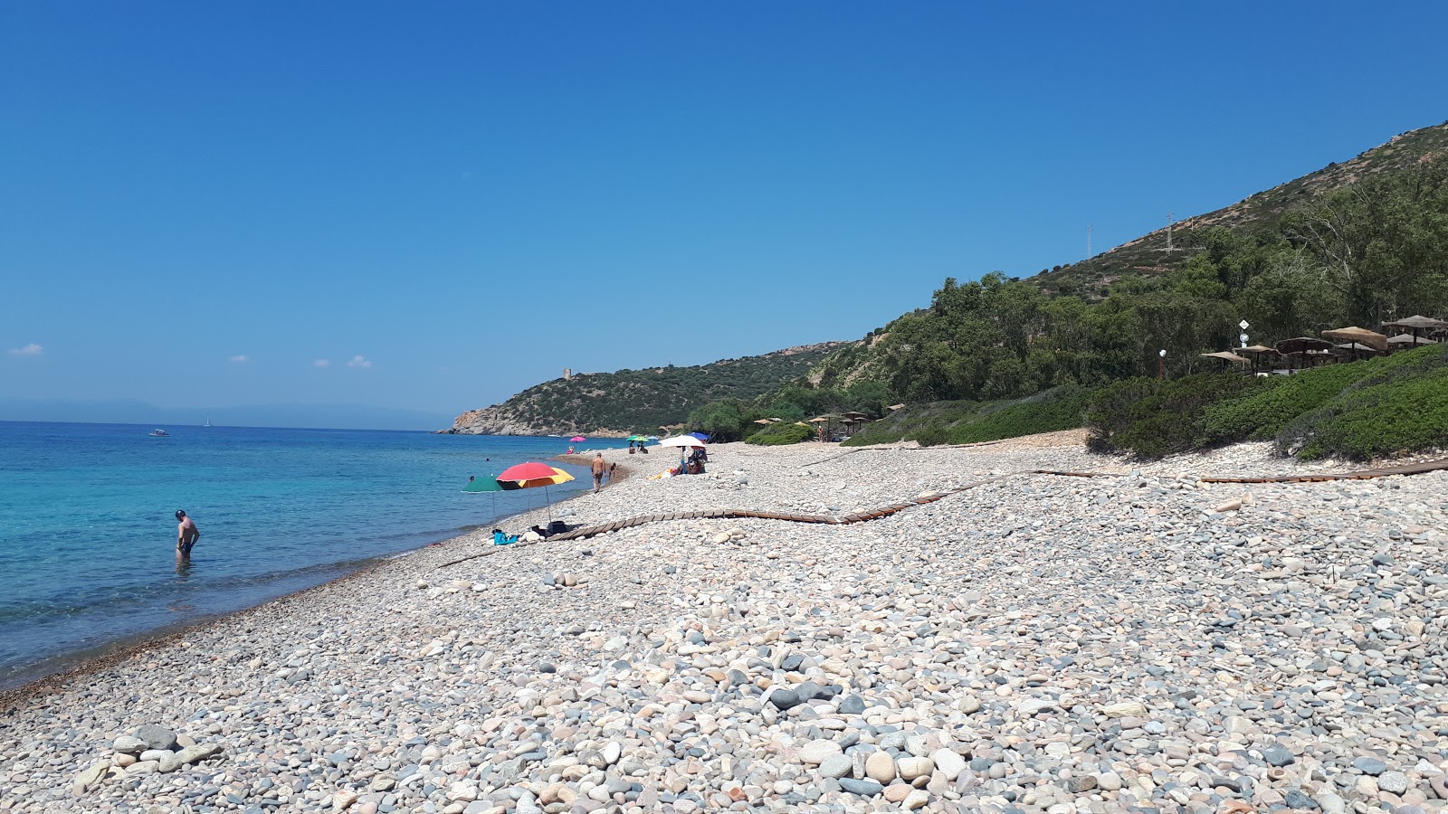 Spiaggia Is Canaleddus的照片 带有灰卵石表面