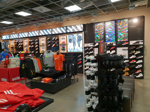 Shoe Store «Foot Locker», reviews and photos, 12801 W Sunrise Blvd, Sunrise, FL 33323, USA