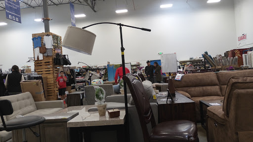 Outlet Store «Big Box Outlet Store», reviews and photos, 4400 E Commerce Way #300, Sacramento, CA 95834, USA