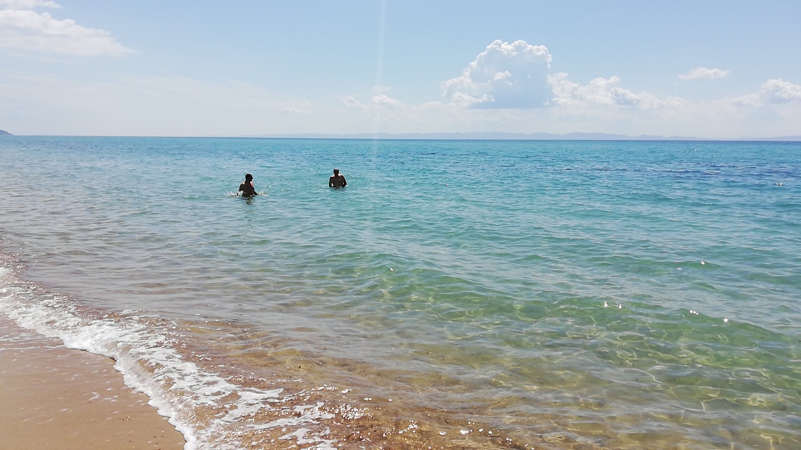 Fotografie cu Gulcavus vllage beach cu o suprafață de nisip strălucitor